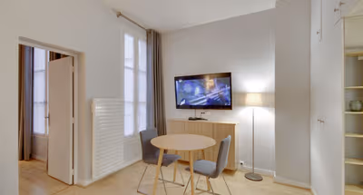 Mail III | Serviced 1-Bedroom for Work