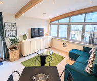 Luxury Central Penthouse: 2 Bed, secure parking