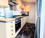 Luxury Central Penthouse: 2 Bed, secure parking