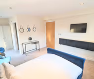 Luxury Central Penthouse: 2 Bed, secure parking