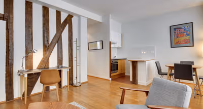 Sauveur 201 | Serviced 1-Bedroom for Work