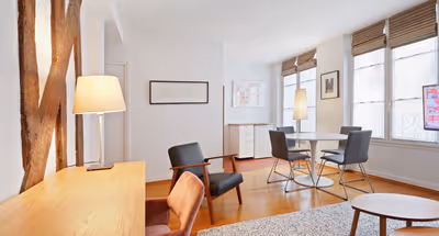 Sauveur 301 | Serviced 1-Bedroom for Work