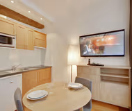 Sauveur VI | Serviced 1-Bedroom for Work