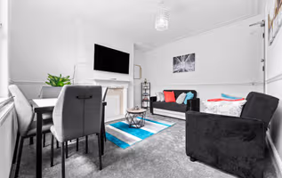 Spacious Leeds Home | Sleeps 6 | Free Parking