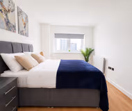 Modern River View Woolwich Flat with Balcony & Gym