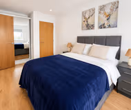 Modern River View Woolwich Flat with Balcony & Gym