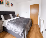 Modern River View Woolwich Flat with Balcony & Gym