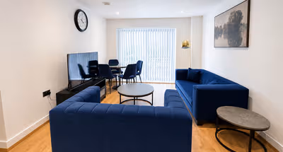Modern River View Woolwich Flat with Balcony & Gym
