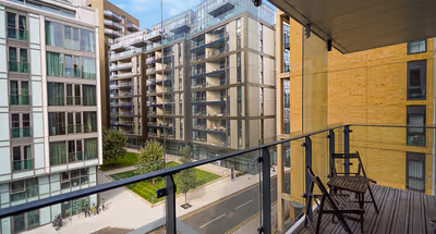 2 Bedroom House - 200 Enterprise Way | Large Balcony overlooking River near Station