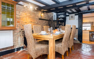 2 Pound Cottage