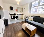 Modern 1BR Business Stay with Fast WiFi