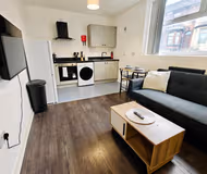 Modern 1BR Business Stay with Fast WiFi