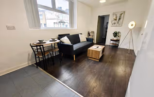 Modern 1BR Business Stay with Fast WiFi