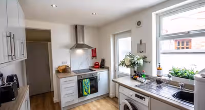 Cozy Hoole 3BR Home