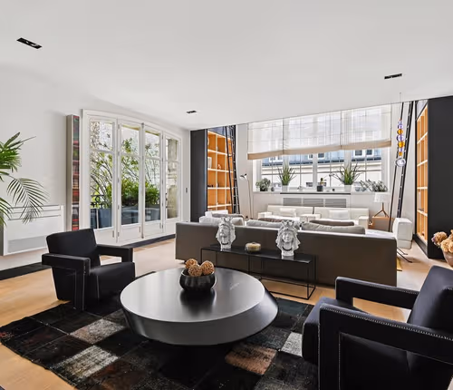 ELEGANT 4-BEDROOM LUXURY VILLA WITH PRIVATE CINEMA & BILLIARDS IN PARIS' PRESTIGIOUS 7TH ARRONDISSEMENT, 450M²