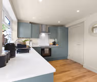 Stylish 5 Bed Nr Warner Bros- Parking