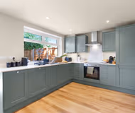 Stylish 5 Bed Nr Warner Bros- Parking