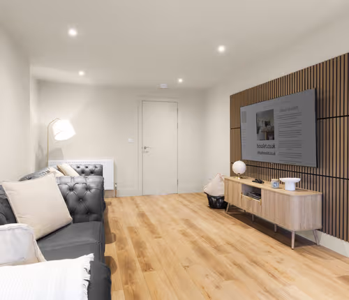 Stylish 5 Bed Nr Warner Bros- Parking