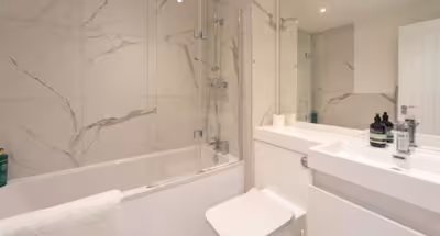 2 Bed Apartment in Central Gravesend w Games Room