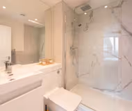 2 Bed Apartment in Central Gravesend w Games Room
