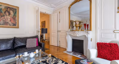 BEAUTIFULLY VINTAGE- STUNNING ART DECOR IN ST GERMAIN DES PRES
