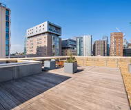 Aldgate East Apartment with rooftop Terrace access