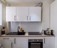 Modern Parisian Haven with Air Conditioning in the Exclusive Golden Triangle