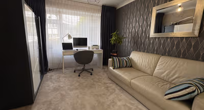 3 Bed Semi Detached House with Ground Floor Suite