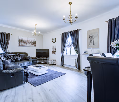 Waltham Abbey Haven 2 Bed 2 Bath Flat FREE Parking