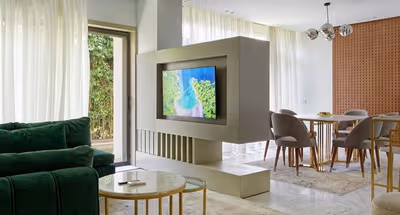 Panoramic Lake View Residence