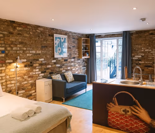 2 Fullwoods Mews