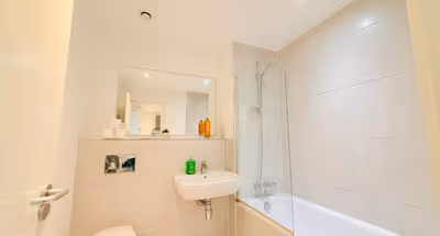 Modern 1BR Croydon Stay | WiFi, Kitchen, Ground Floor