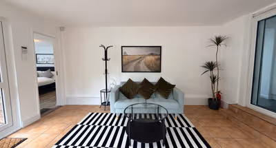 listing-1724264272640685441-0