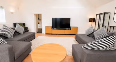 listing-1724264272640685441-1