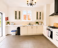 listing-1724264272640685441-3
