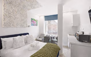 Stylish Apartment Ideal For Contractors & Couples