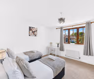 9 Goldhawk Road