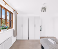 9 Goldhawk Road