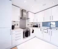Ovitzia - Top Floor | Balcony Amazing London View