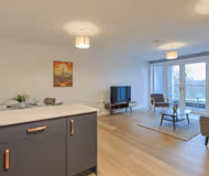 Onsite Gym | Roof Terrace | Free Parking | Balcony | 3 mins walk to train station