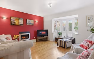 NEW 4BR Ideal for Contractors, Driveway, Wifi, M40