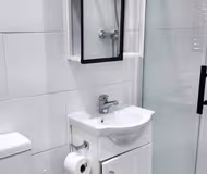 1BR London Retreat with Garden and Parking