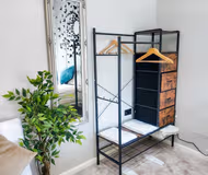 1BR London Retreat with Garden and Parking
