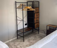 Cozy 1BR London Stay with Garden & Parking