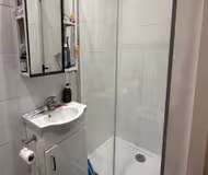 Cozy 1BR London Stay with Garden & Parking