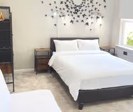 Cozy 1BR London Stay with Garden & Parking