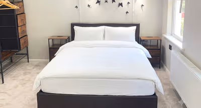 Cozy 1BR London Stay with Garden & Parking