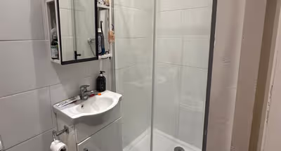 Modern 2BR London Retreat with Garden & Parking
