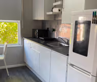 Modern 2BR London Retreat with Garden & Parking