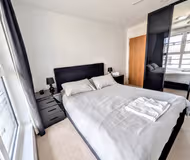 1 bed, Waterfront Quarter with parking